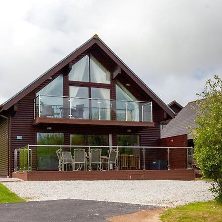 Kingfisher Hot Tub & Log Burner House On Premium Lakeside With Resort Facilities St Columb Major Exteriör bild
