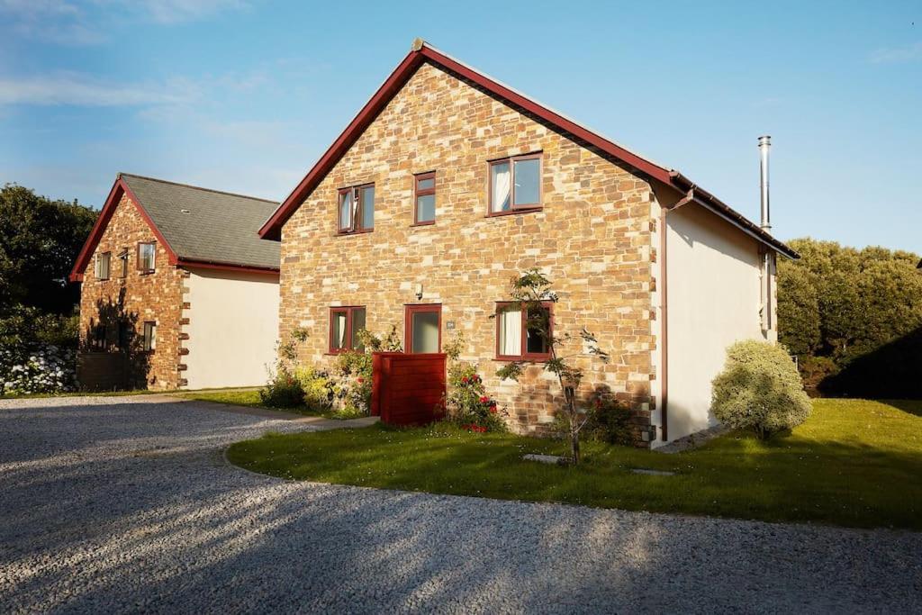Kingfisher Hot Tub & Log Burner House On Premium Lakeside With Resort Facilities St Columb Major Exteriör bild
