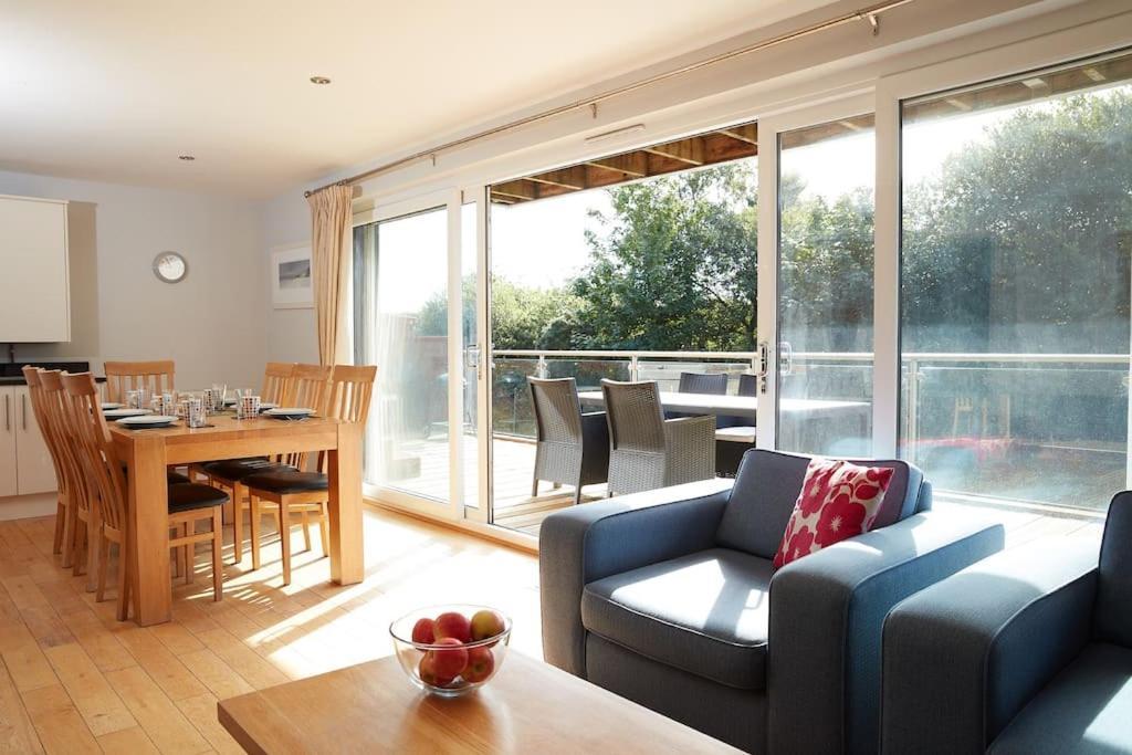 Kingfisher Hot Tub & Log Burner House On Premium Lakeside With Resort Facilities St Columb Major Exteriör bild