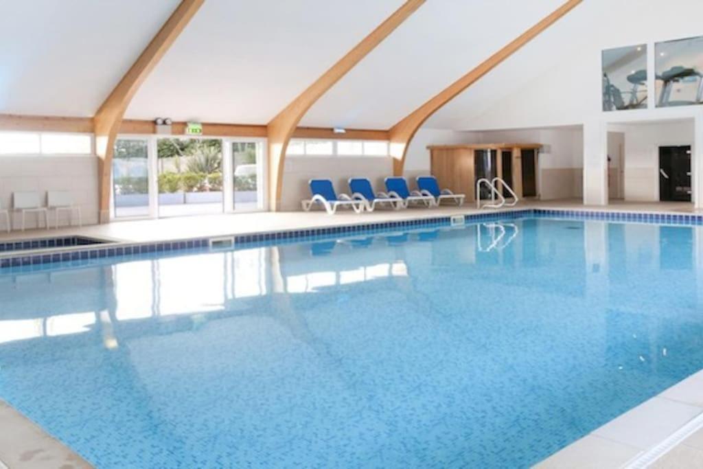 Kingfisher Hot Tub & Log Burner House On Premium Lakeside With Resort Facilities St Columb Major Exteriör bild