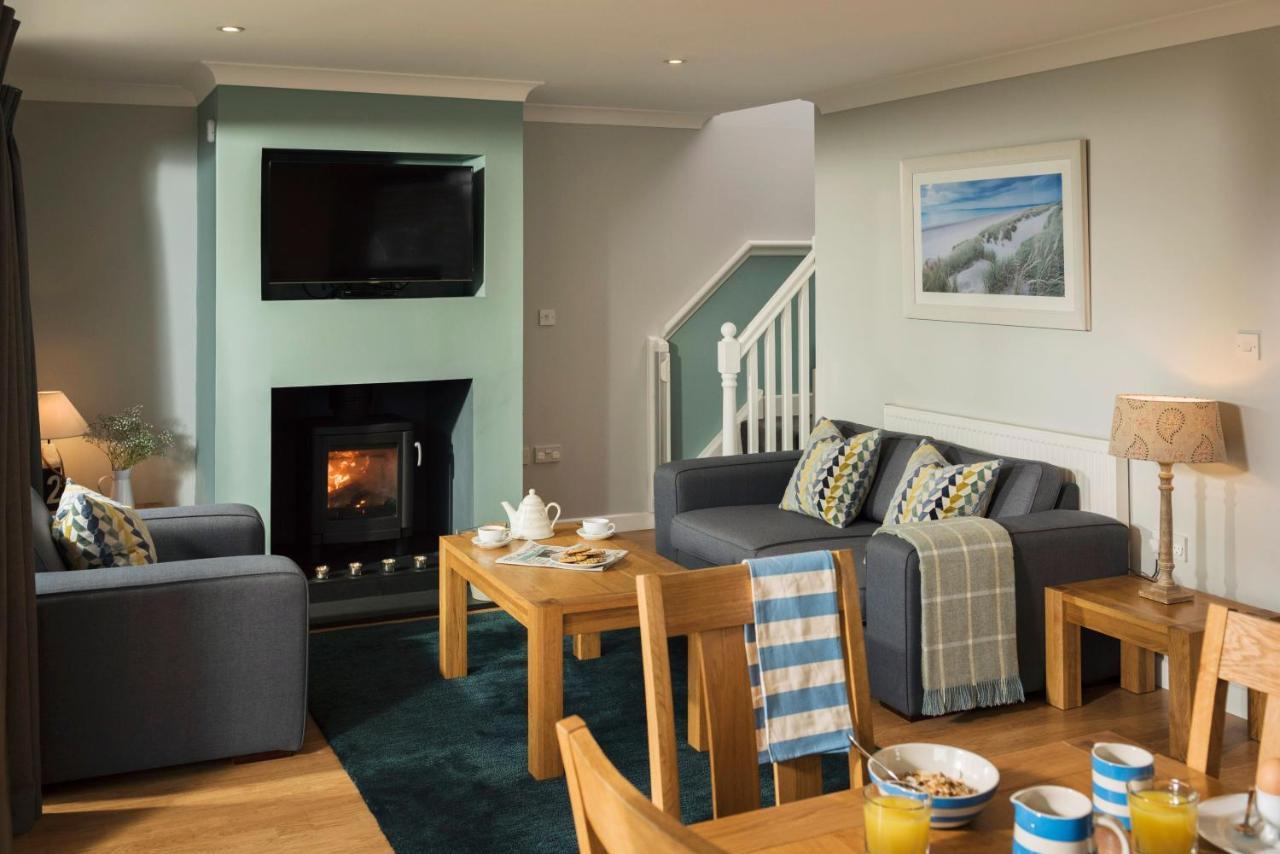 Kingfisher Hot Tub & Log Burner House On Premium Lakeside With Resort Facilities St Columb Major Exteriör bild