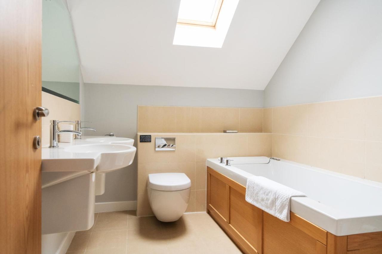 Kingfisher Hot Tub & Log Burner House On Premium Lakeside With Resort Facilities St Columb Major Exteriör bild